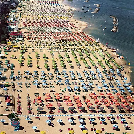 Casa vacanze Rimini, 4 Con Giardino Privato E Parcheggio Gratuito, Relax A 10 Minuti Dal Mare *